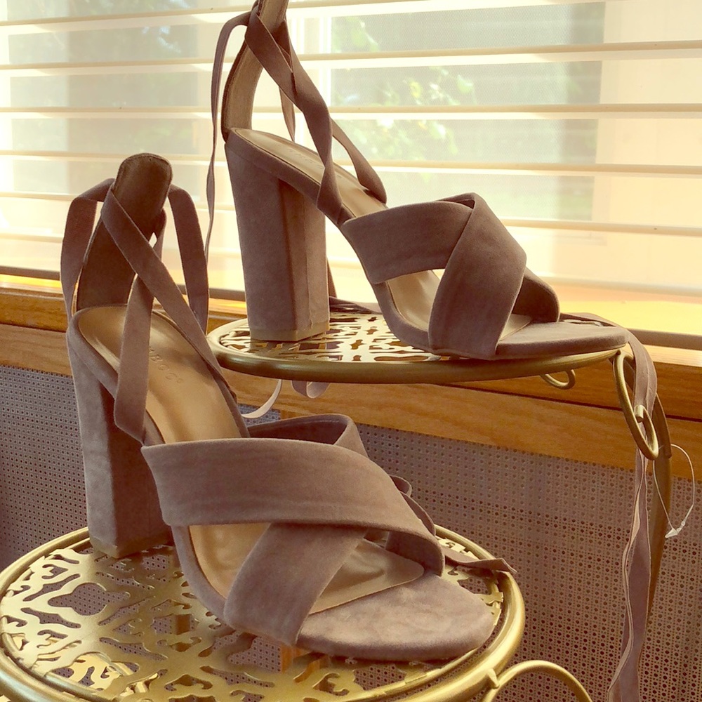 BNWOT✨ Nude Tie Up Heels